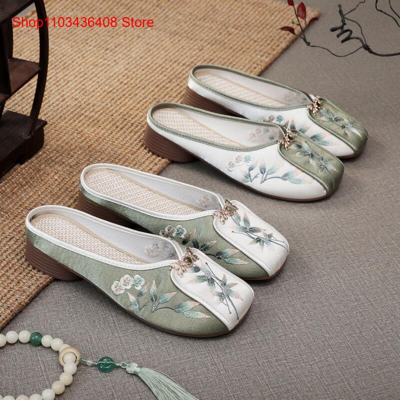 Ethnic Fashion In - 新しい刺繍入りスリッパ、女性用ホームフラット布製シューズ、ナショナルファッションとエスニックスタイルの刺繍入りスリッパ